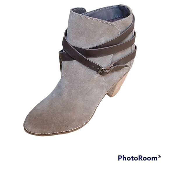 DV by Dolce Vita Suede Ankle Booties with Straps. Size 8.5. NWOT. - Picture 2 of 11